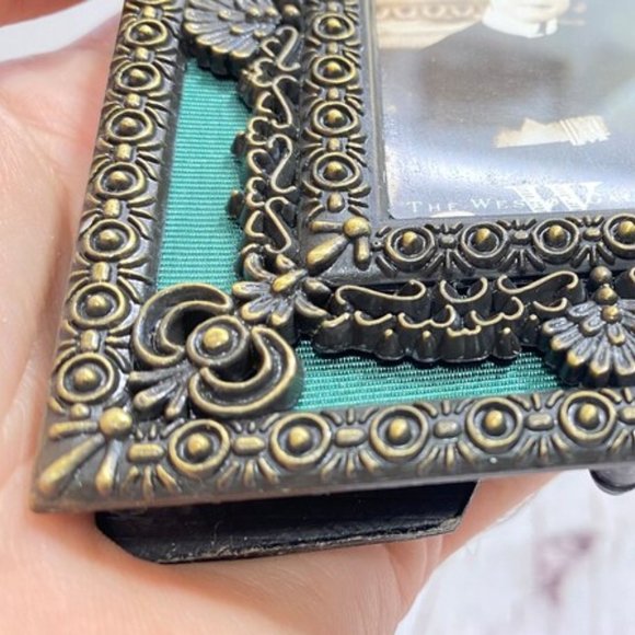 Vintage Picture Frame, Photo frame/Metal decorated Frame with flowers and plant - Picture 2 of 10